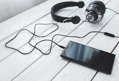 曼联筹备重磅引援，拟以英国转会纪录签下新费尔南德斯